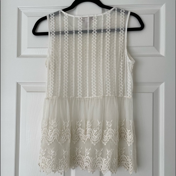 FOREVER 21. SHEER LACE SLEEVELESS TOP. SIZE SMALL - Picture 2 of 3